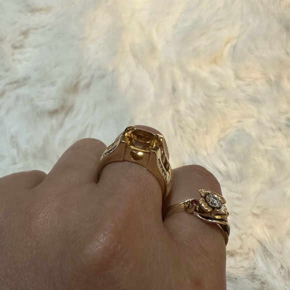 14k citrine ring with diamonds - Picture 9 of 10